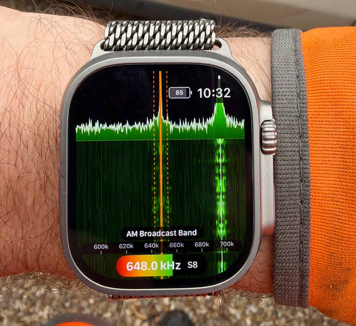 rtlsdrblog's tweet photo. VibeSDR Now Available on the Apple App Store + Running on an Apple Watch https://t.co/z30F7KGvpW https://t.co/d2hLcUh9kH