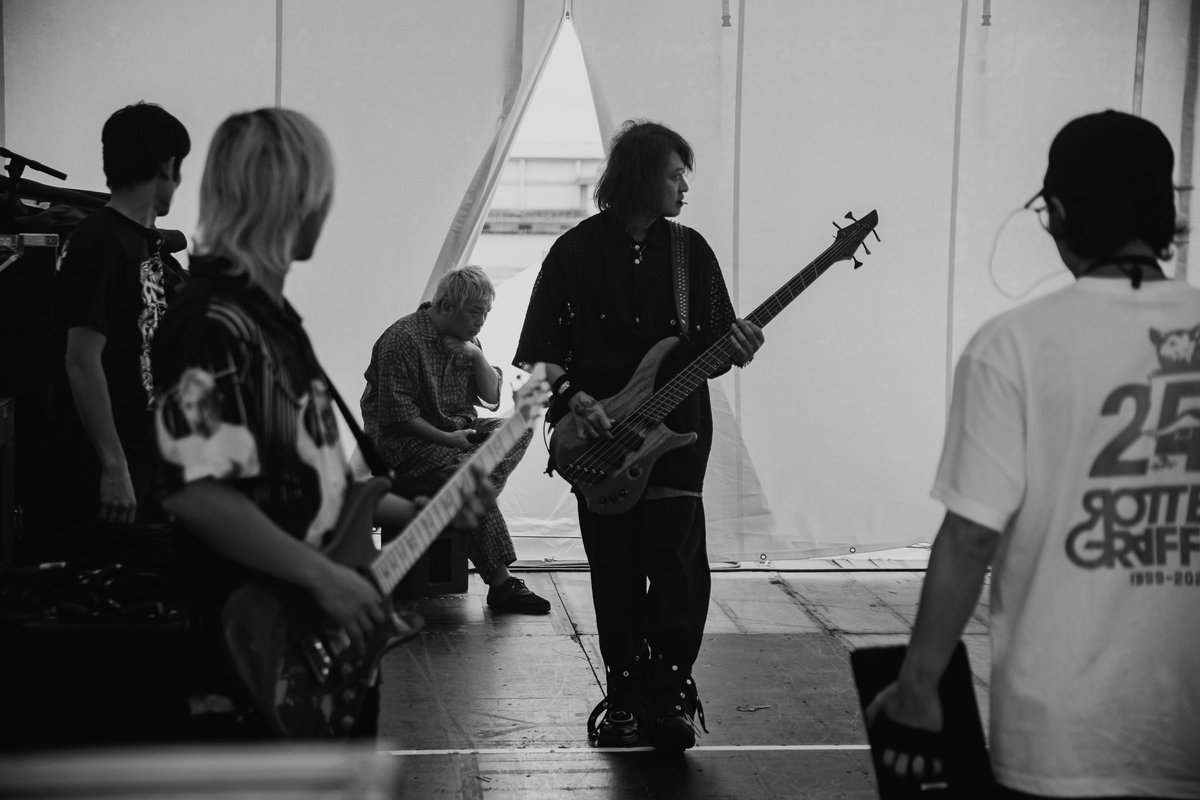 rotten_yuichi's tweet photo. OGA NAMAHAGE ROCK FESTIVAL VOL.15@男鹿市船川港内特設ステージ

photo by @kawado_photo

#rottengraffty
#男鹿フェス15 https://t.co/7OPFnwEBpz