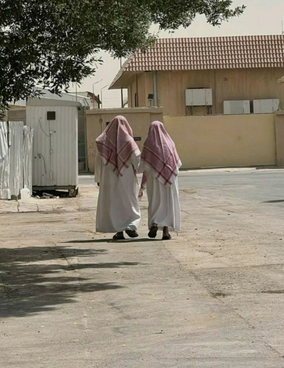 mesh_esh's tweet photo. " صاحبي طيّب على الحزّة لقيته
واقفٍ يمّي .. مثل وقفة ظلالي " https://t.co/w9yqtgYIto