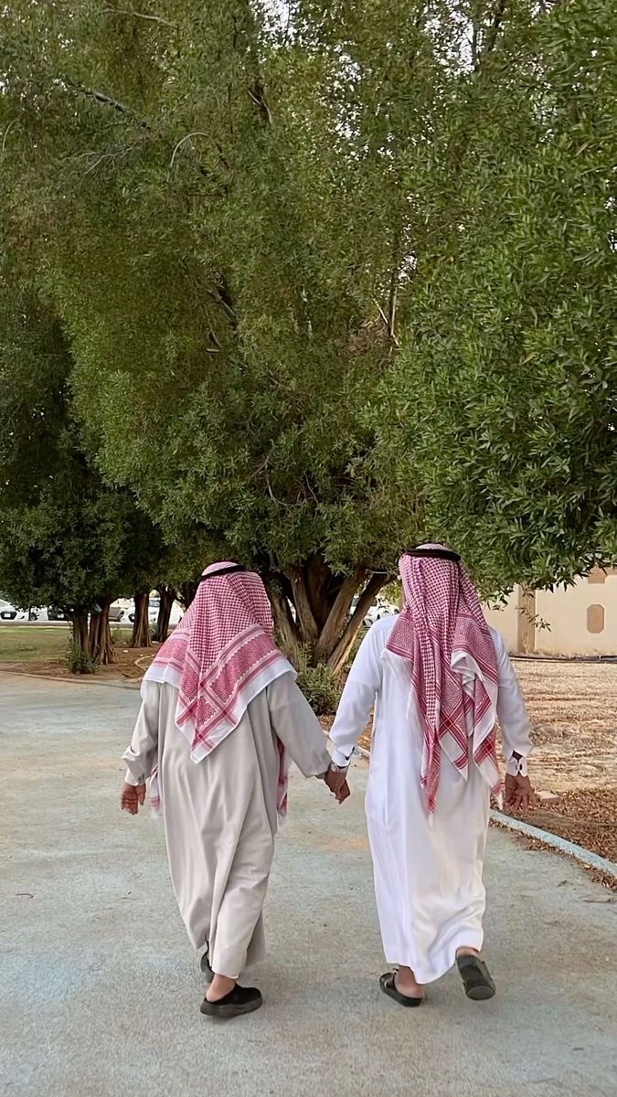 mesh_esh's tweet photo. يكفيني من الدنيا ولو ما القى كثير اصحاب 
صديقٍ يوجعه جرحي وانا توجعني جروحه . https://t.co/IXyaFmf8p8