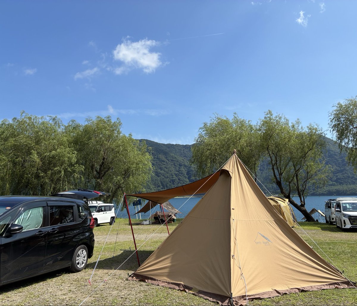 Jussepot77's tweet photo. おはようございます☁️
キャンプ振返り⛺️
去年は8.17に西湖キャンプだったかぁ
とうもろこしがめちゃうまなんですよね😋
今年は行ける日あるかな
行きたいなぁ🏄
#西湖 #camping #sup https://t.co/Fu5YIsuoLW