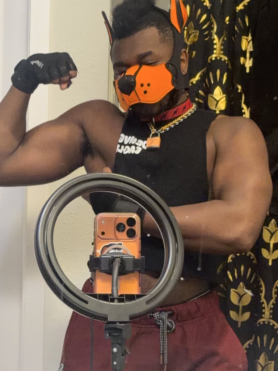 R0verPup's tweet photo. Feeling big rn🧡💪🏾 https://t.co/xJ28F3p1Sd