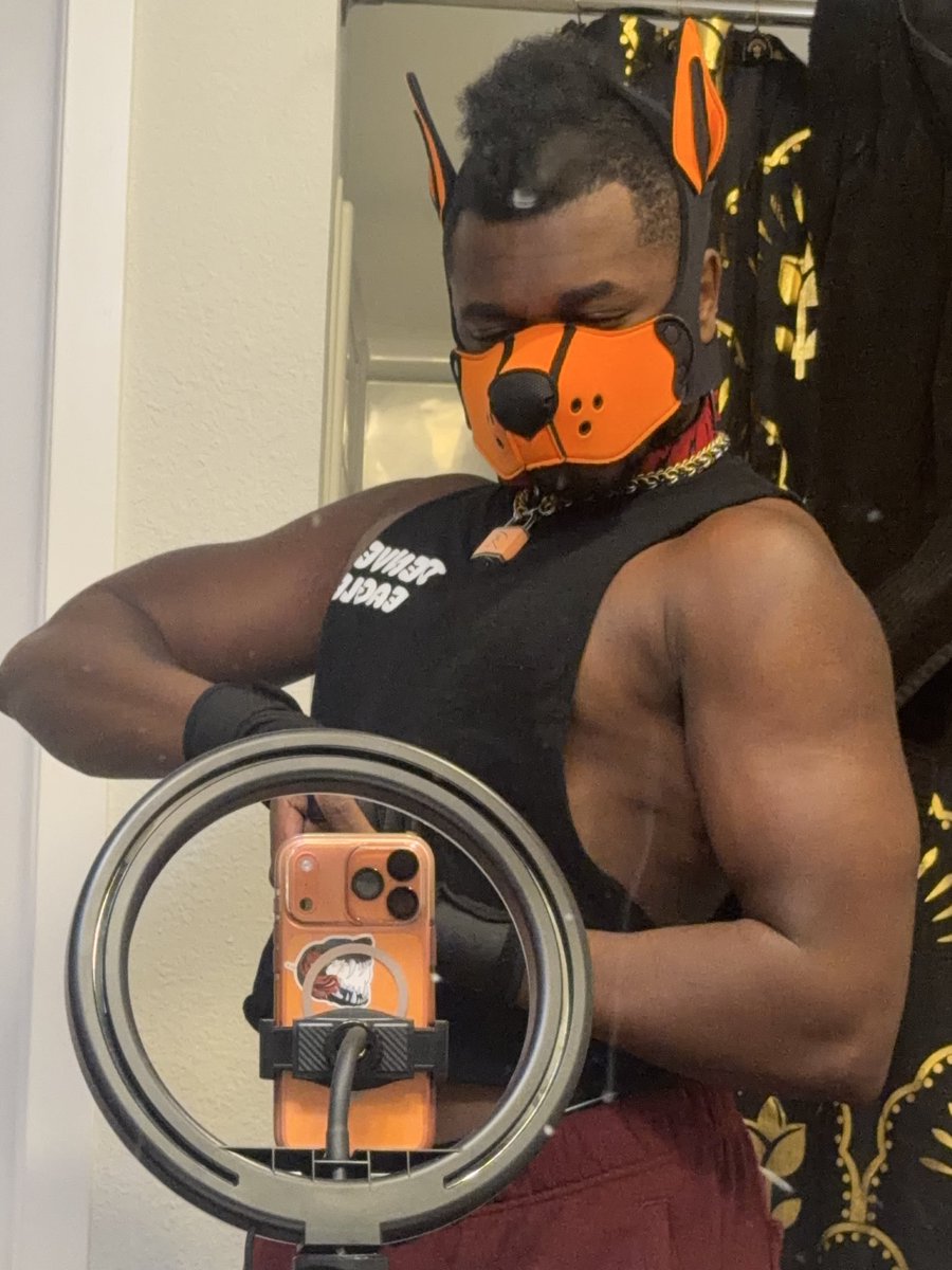 R0verPup's tweet photo. Feeling big rn🧡💪🏾 https://t.co/xJ28F3p1Sd