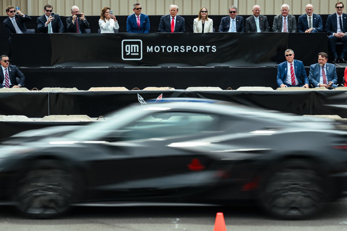 WhiteHouse's tweet photo. American speed. American muscle. American-made. 🔥🇺🇸 https://t.co/xxn3YQeMcZ