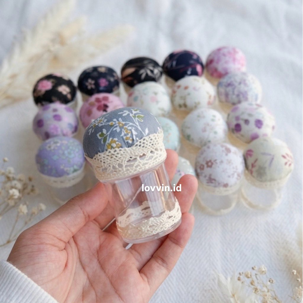 brbiiyy's tweet photo. setuju ga sih kalo ini dibutuhin banget buat yang pakai hijab😭😭 jarang nemu yang serapi inii, jadi ga berceceran jarum/magnetnyaa https://t.co/TpCACOkYhI