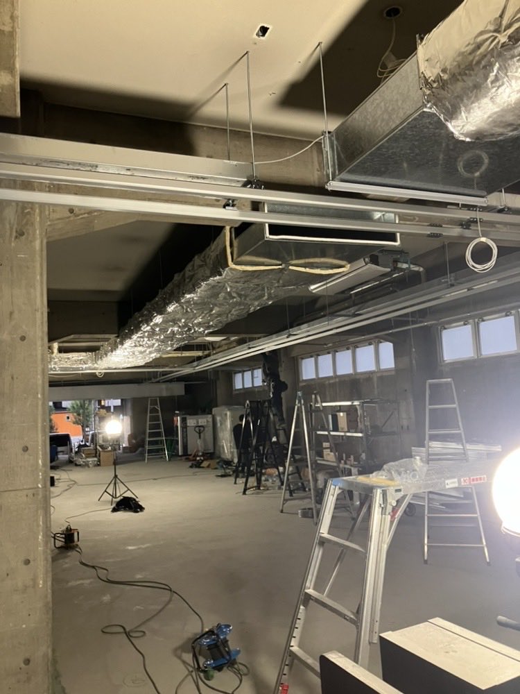 onokku_setsubi's tweet photo. おはようございます🌱

排煙設備の新設工事。

現地調査から設計、消防との協議・手続き、施工まで担当。

お客様には分かりにくく、手間のかかる部分も含めて、まとめて進めるのが自分の役割だと思っています。

今日もご安全に🦺 https://t.co/APnrWqPHVl