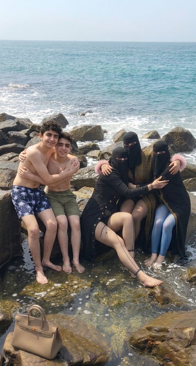 e2xfwz's tweet photo. معا خواتي في شواطئ جده https://t.co/0rnmXAr93L