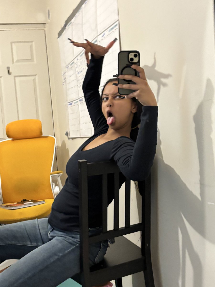 vainestlady's tweet photo. Buy me dinner, then we’ll talk https://t.co/fzTI27ocPQ