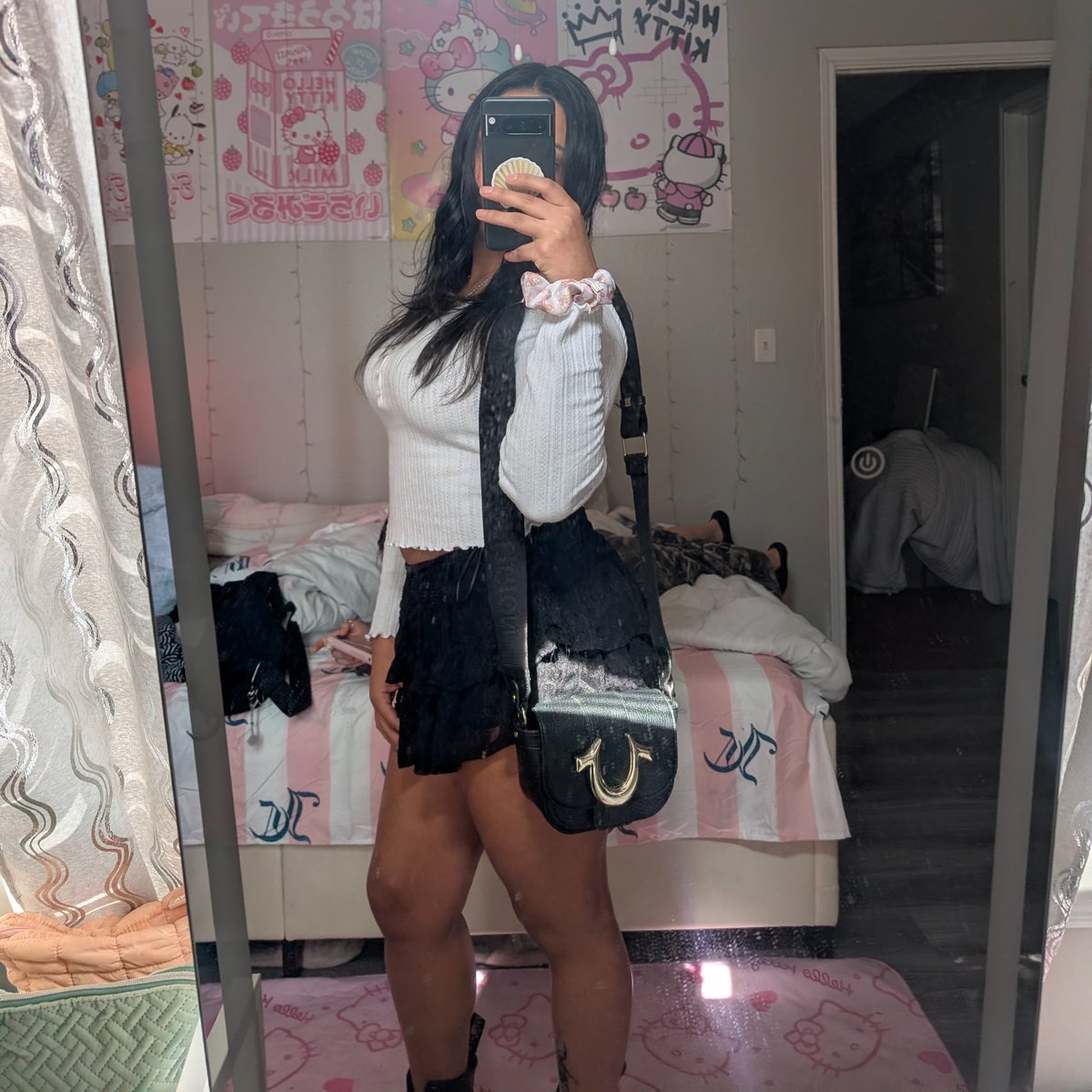 moondeww's tweet photo. (hello kitty room doesn't belong 2 me) https://t.co/rgjjGSW6kD