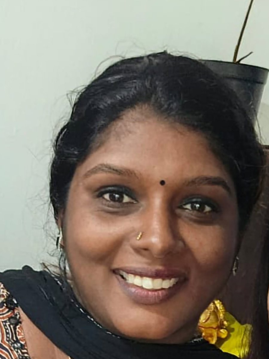 Revathi_Cutee's tweet photo. Azhgana oru punnagai 🤗😍 https://t.co/wFoR567CPD