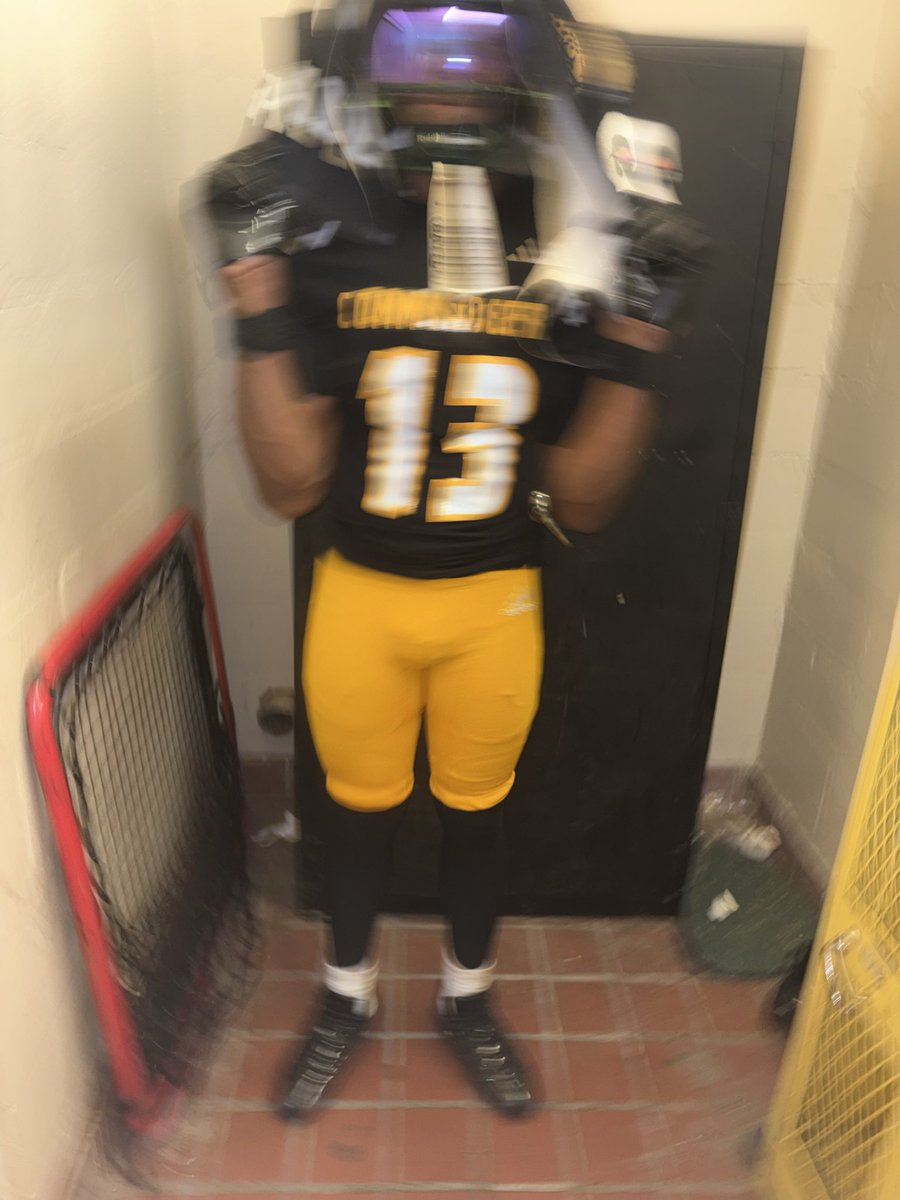 Malachi_Ross27's tweet photo. Fall camp here lets touchmoney @_ogwebb @Coach_LJ @CoachMike904 
@bhernyscoutguy @One11Recruiting 
@RRACKLEY9 @CoachJamesRowe @Coach_PBurke you gone see 13 on every play stay tune class of 27 https://t.co/lCCNnHW762