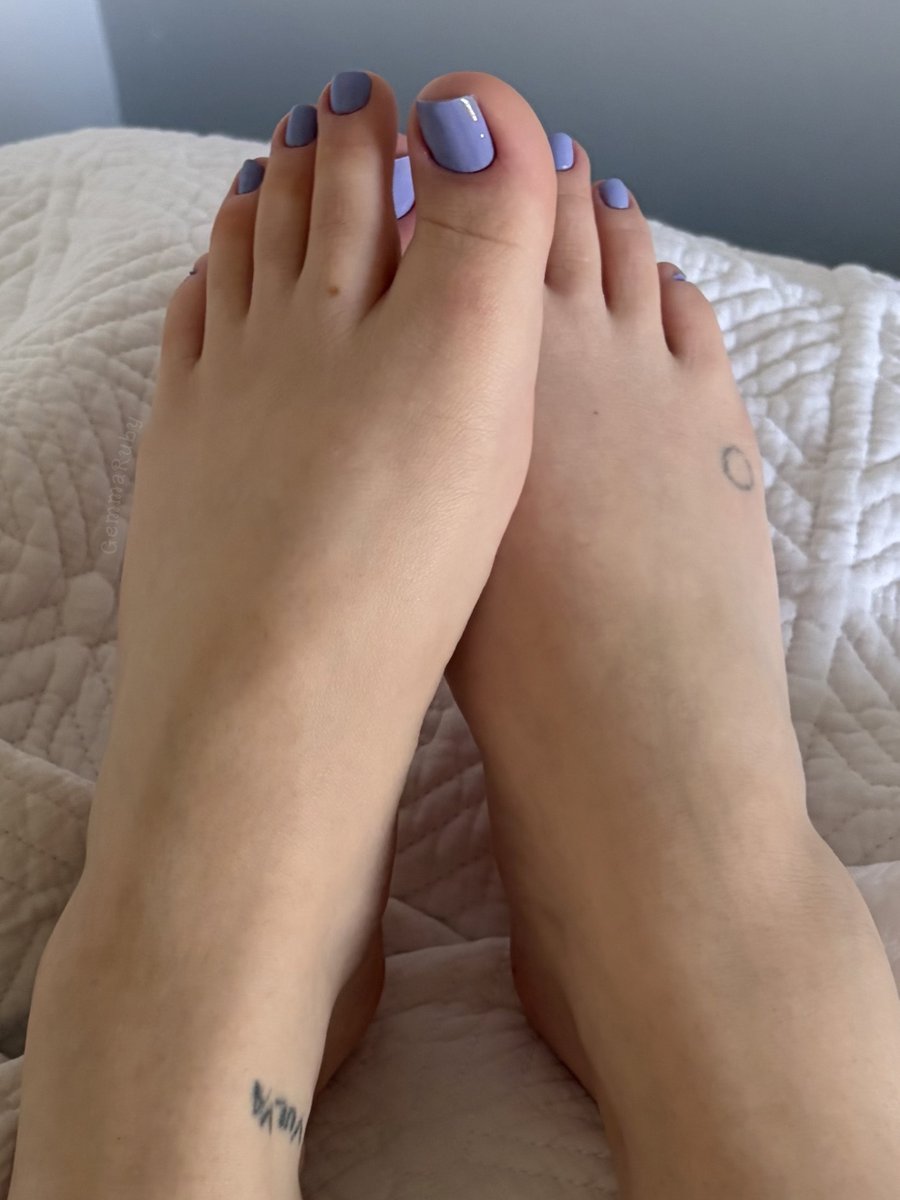 gemmarubyy's tweet photo. toes or soles? 
#feetfetısh #feetworshi̇p #footfetısh #feetِ #feetsellers #femdom #domme #footdomme #pinksoles #footcontent #findom #prettyfeet #smallfeet #wrinkledsoles #softsoles #sellingfeet #feetforsale #feetseller #feetfinder #paypig #footfetiş #feetcanada https://t.co/2NxaEJxPHK