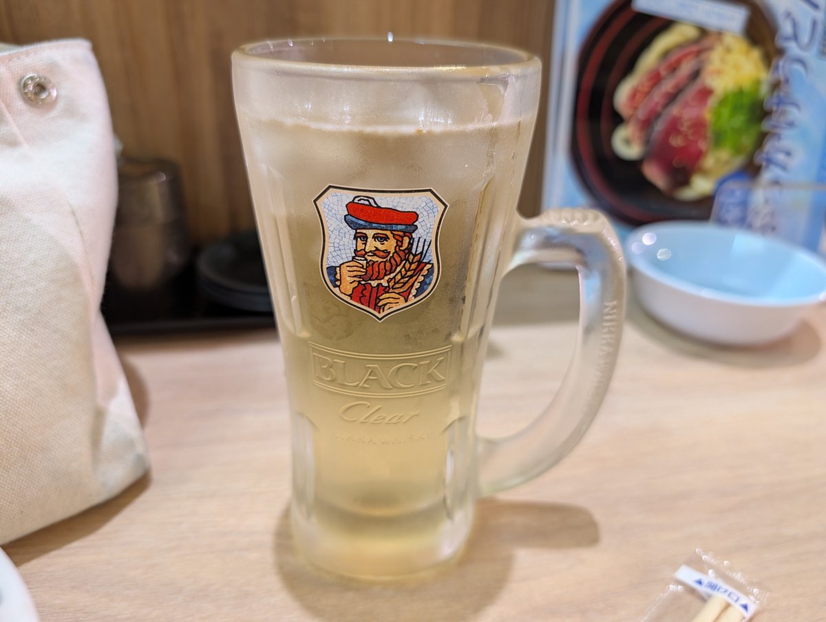 wonka1030's tweet photo. おはようございます

昨日は、残業がヤバくなってきてるので、５時間のショート勤務
ルクアのバルチカに寄り、海鮮丼とハイボールを頂いて帰りました✨
仕事後の呑み🍺、最高〜✨

#海鮮丼
#ハイボール 
#晩酌
#呑み
#ルクア https://t.co/e8labs7VTR
