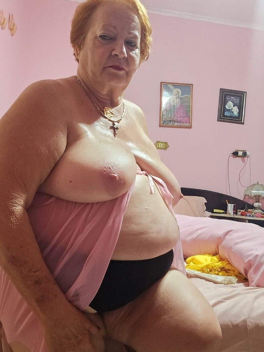 OnlyyyVIP's tweet photo. Abuelita cachonda 🔥🔥🥵 https://t.co/2UHPMRY453