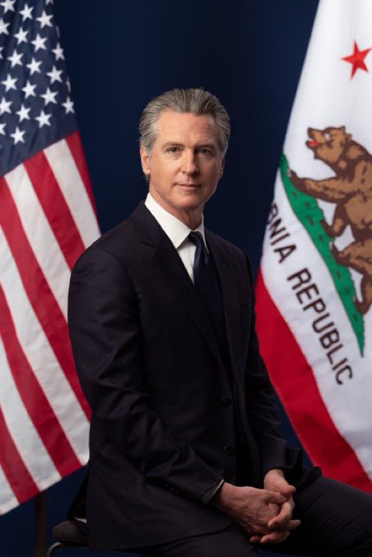 Shilohmarx's tweet photo. Gavin Newsom won California by 2,007,190 votes.

California processed 2,362,300 online registration applications. https://t.co/oIaF4kmMPS