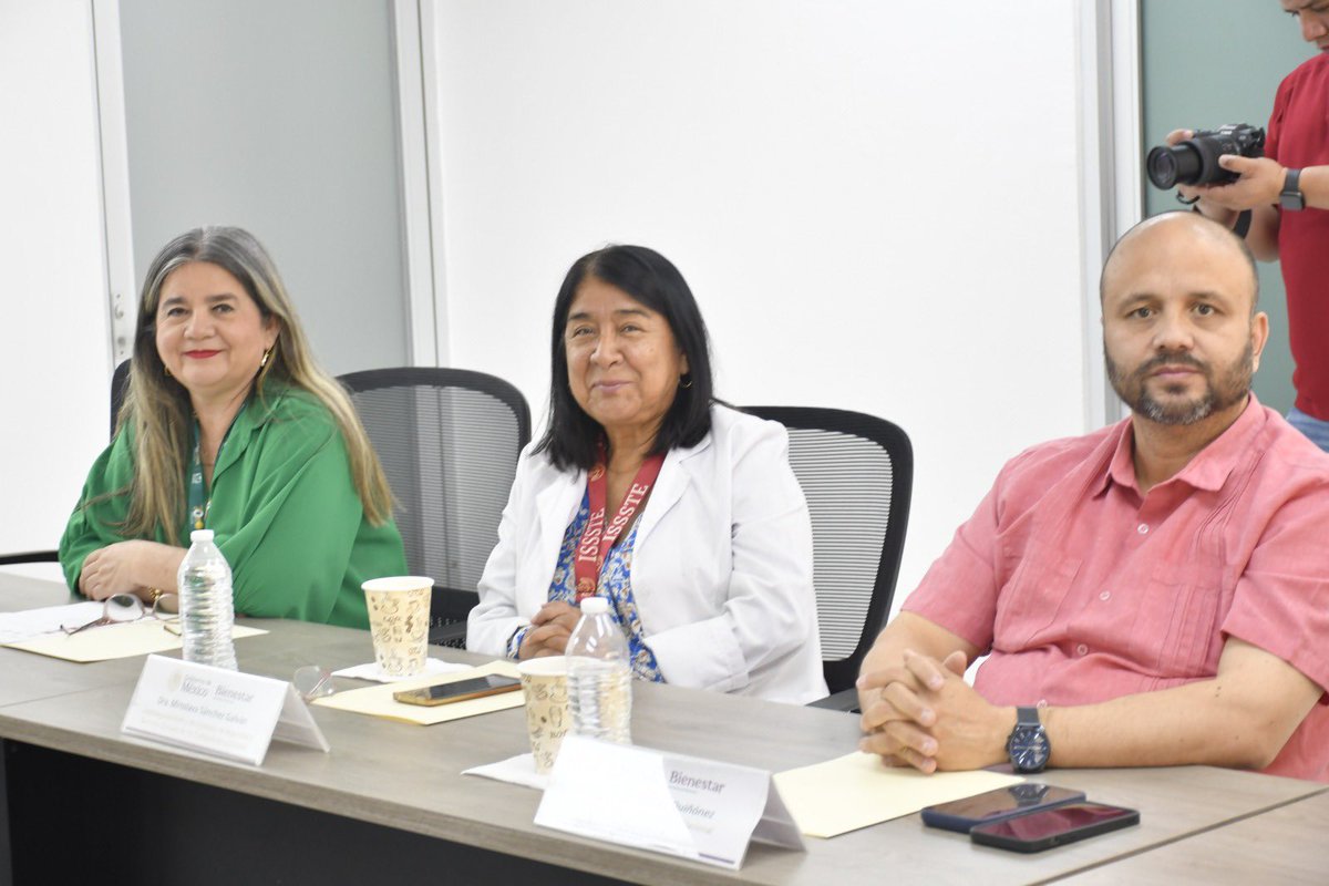 ImssSinaloa's tweet photo. 🏠💚 Realiza #IMSSSinaloa con autoriadades de salud la sesión semanal de la estrategia #SaludCasaPorCasa se fortalecen las acciones de prevención, orientación y atención cercana para cuidar el bienestar de las familias. 🩺👩‍⚕️✨ https://t.co/N1Yb9wvjZD
