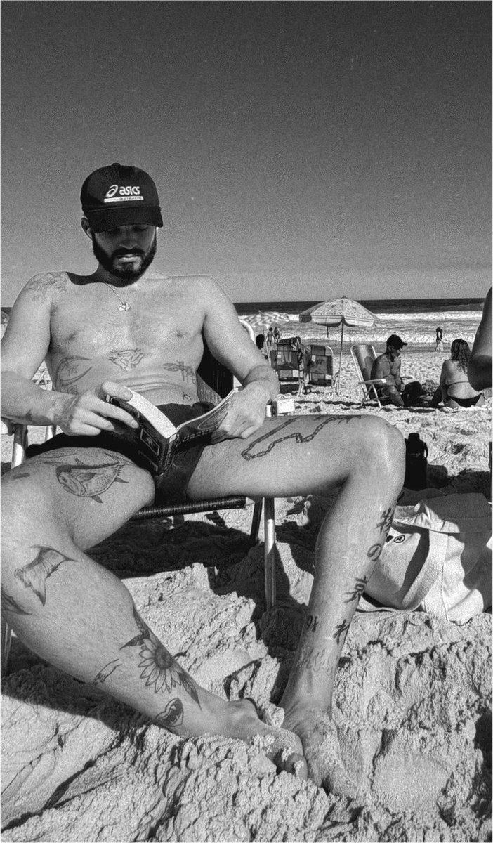 infosjoaogui's tweet photo. João Guilherme ontem na praia do Rio de Janeiro. https://t.co/7jC1ZagV05