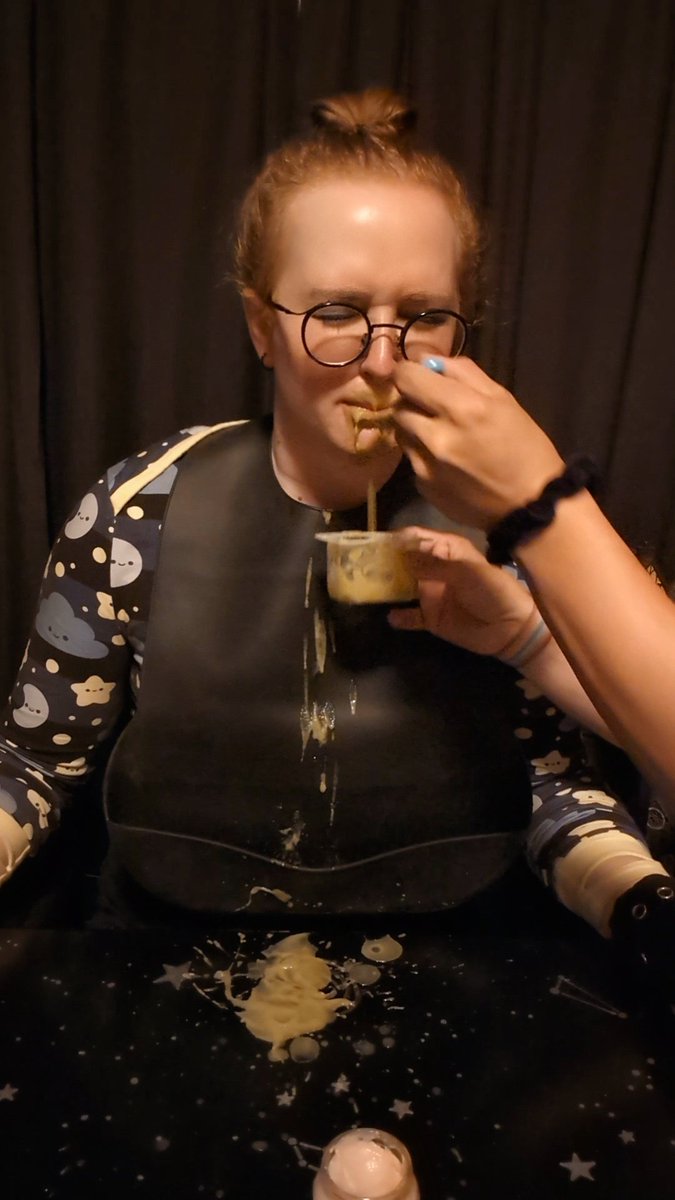 lilCabbagepatch's tweet photo. Baby food is icky btw 😤 Mushy peas https://t.co/d7NiXVNk2A