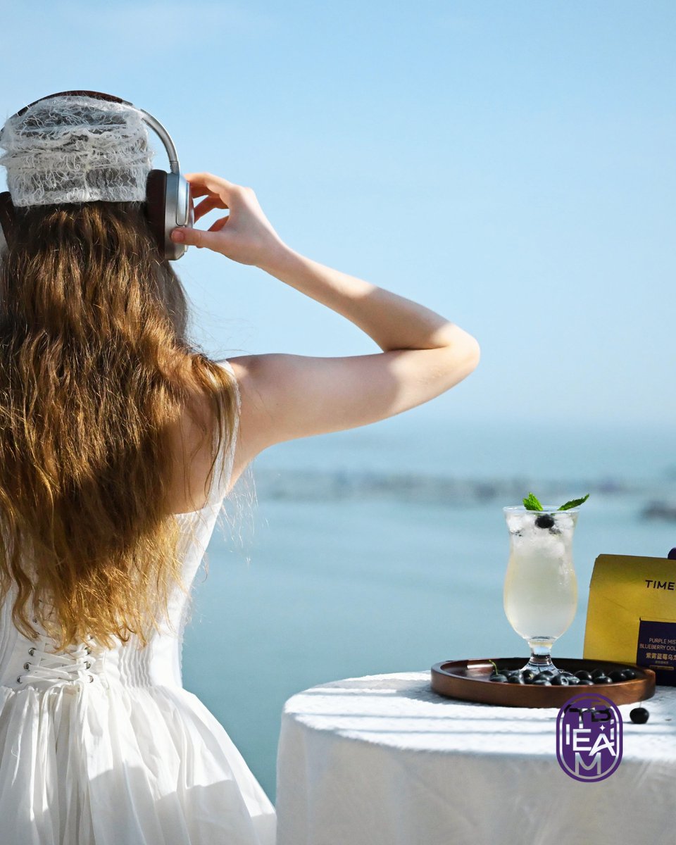 TimeBaiTea's tweet photo. Summer tastes better by the sea 🌊☀️  A little sunshine, a gentle breeze, and a refreshing tea in hand.  The perfect companion for your coastal summer moments 🍵✨ #TimeBai #SummerDrinks #IcedTea #FruitTea #TeaTime #Seaside #BeachVibes #CoastalLiving https://t.co/Z37wgyqBpP