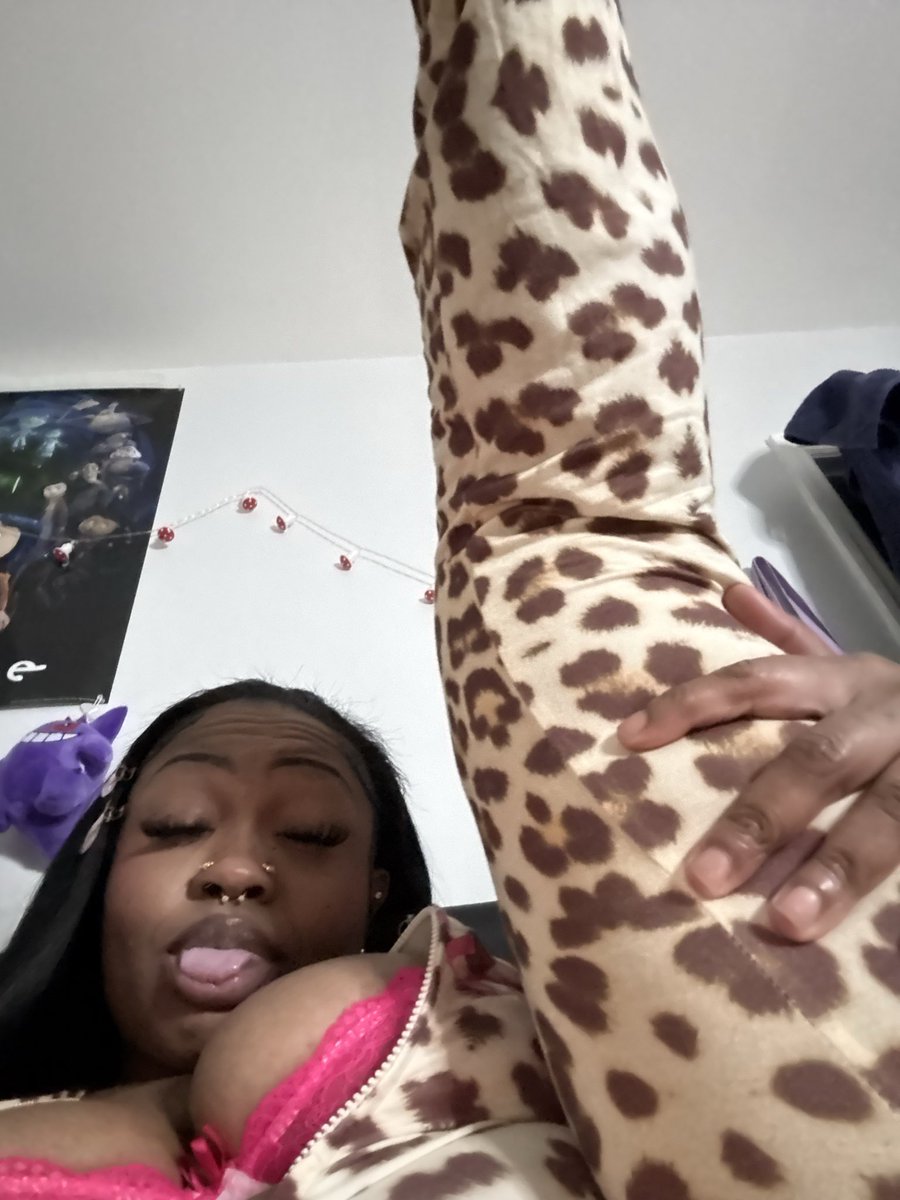 duncehead77's tweet photo. who wanna have a chat wit me ?🤭💖

https://t.co/7eVA6Spz2w https://t.co/uGWiXrIovJ