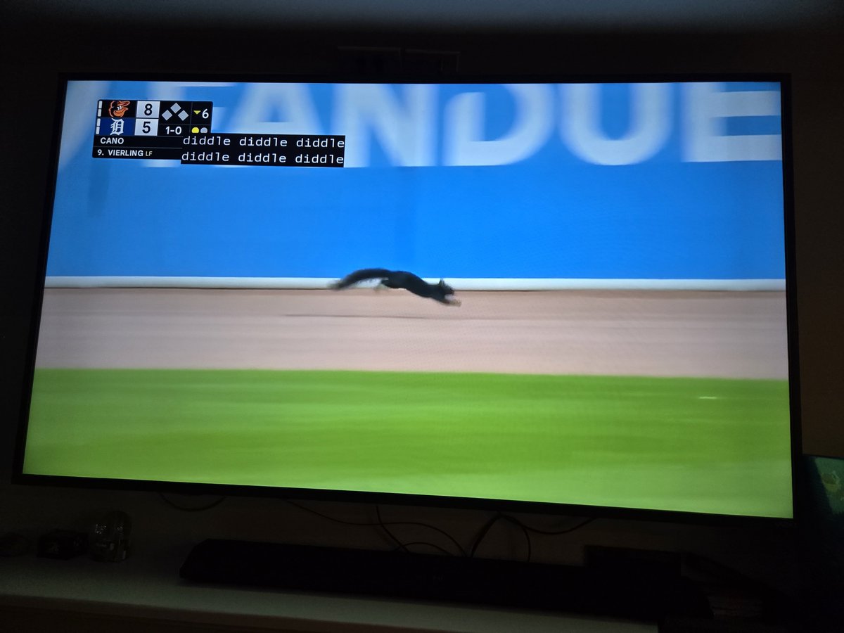 dcevans82's tweet photo. I... have no words any help @mlb_cc ? https://t.co/zwcjd4ovbh