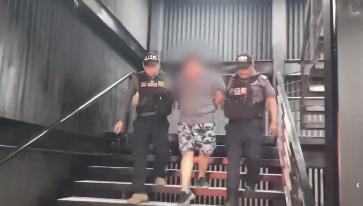 tinta_fresca's tweet photo. PEPENAN a dos por corrupción en @icheja_chiapas
Autoridades anunciaron la detención de dos trabajadores del #Icheja que habrían retenido más de 2 mil 500 tarjetas bancarias que eran para beneficiarios del programa #ChiapasPuede. https://t.co/8t0xSf62ta