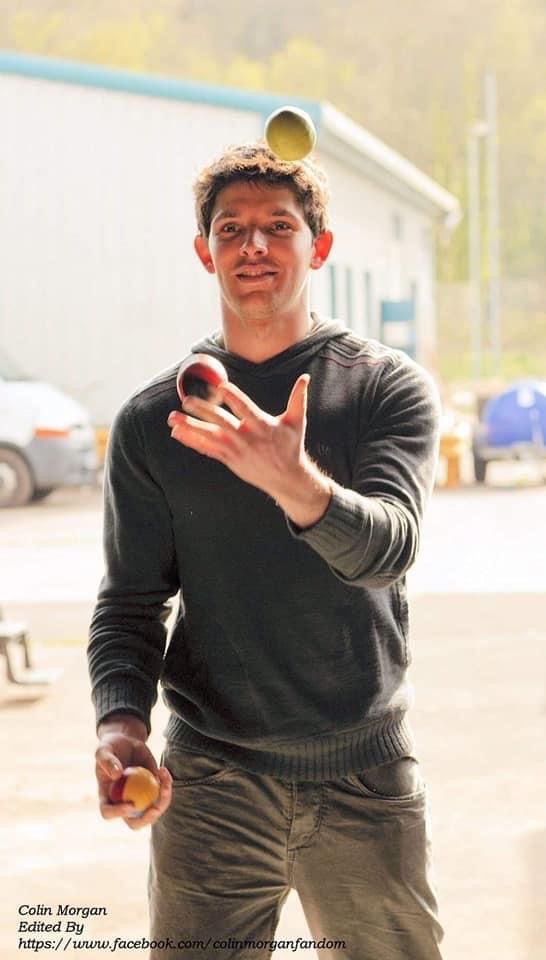 queererthings's tweet photo. colin morgan buffed up and casually learning to juggle on the set of merlin for his scene in 5x1 jesus fucking christ i need him so bad https://t.co/VELXDZGAXY