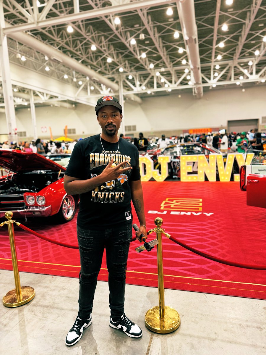 TheRackage1's tweet photo. Nah @djenvy #DriveYourDreams CarShow was movie! 🍿 🔥 🎥 https://t.co/F6TqsEeUP3