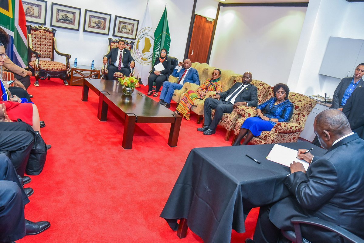 AfrikParliament's tweet photo. {In Pictures}: Signing of the Visitor’s Book by the President of the Republic of South Africa, His Excellency @CyrilRamaphosa following his keynote address during the Opening Ceremony of the First Ordinary Session of the Seventh Parliament on 27 July 2026 at the Seat of the Continental Parliament in  Midrand.