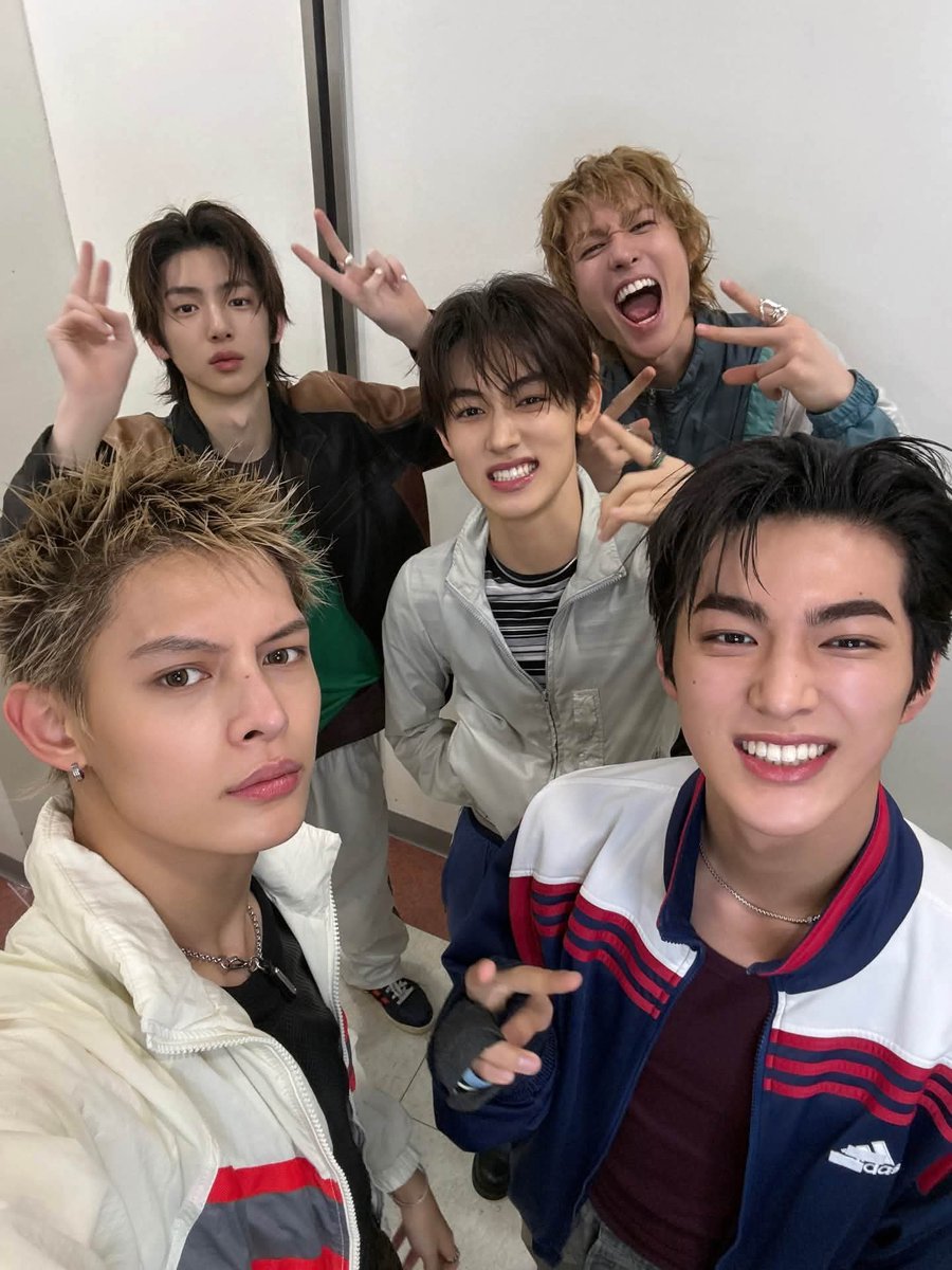cortishieldvn's tweet photo. [260728] ✮⋆˙CORTIS DAILY BRAND REPUTATION BOOST✮⋆˙   

GOAL: 180 Likes & 150 Replies  
Leave a sweet message for CORTIS in Vietnamese, English or Korean!    

NO EMOJI  
NO COMMENT THE SAME  
NO SPAM  
ADD PICTURES, VIDEOS  
>>> REMEMBER TO HASHTAG AT THE END: #CORTIS #코르티스 

>>> NOTES: No comment limit per account, but must be spaced at least 10 minutes apart