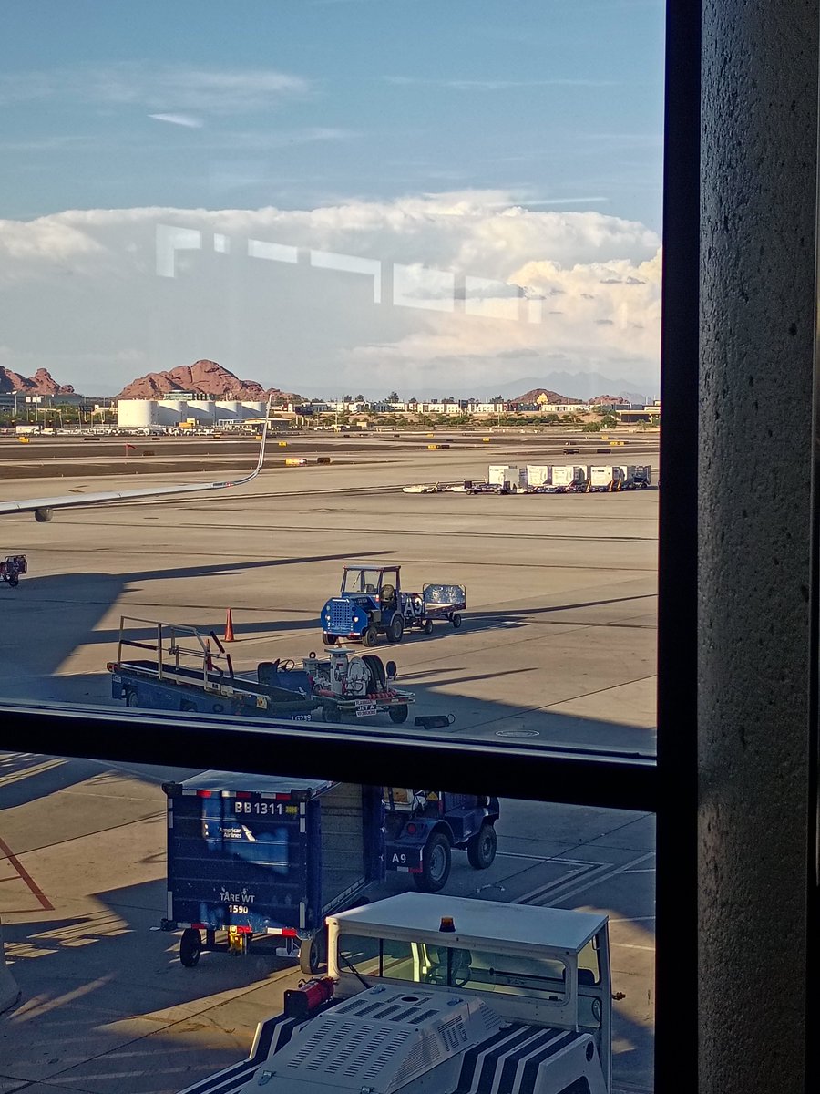 mohawk1996's tweet photo. Just landed in Phoenix, home of @RazorFist . Unfortunately it is just a lay over, but one day I will stop here for a show and get to see the city, I'm sure. https://t.co/9e0HwOSRqL