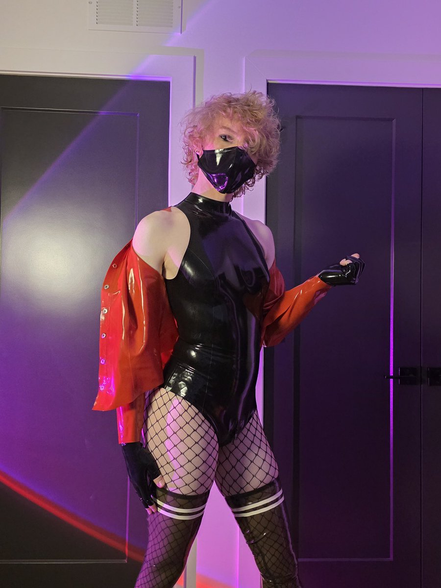 pupptight's tweet photo. Testing out a new blouse :3 ❤️🖤
#latex #rubber #femboy #thighhigh #gasmaskmonday https://t.co/HbIiO9dk0U