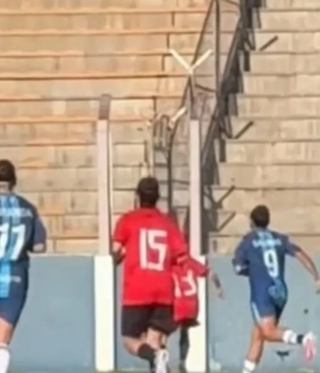 Lautaa__13's tweet photo. Hoy mandaron al equipo femenino de Newell's a jugar a san luis con remeras de concentración estampadas, una barbaridad. Mañana hablamos en Sin Caset... @Gabynewells32 https://t.co/xFpCGQ9dod