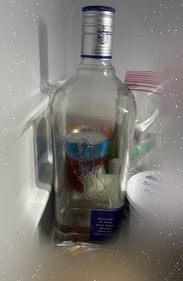 DigBicker49's tweet photo. my roommate j sent me this (shes taunting me ik it) https://t.co/zPtdS8bSmP