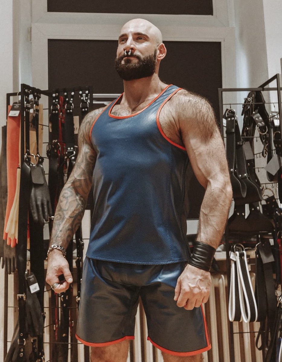 masterwillia7's tweet photo. Confidence Looks Like This💪🏼🖤🖤 love the leather culture ♠️♠️

#GayMaster #GayDom #Dominant #Master #GayLeather #BLUF #BDSMCommunity #PowerExchange #GayMen #LGBTQ    #LeatherPride #sir #mentorship #protocol https://t.co/QQr2ZNKfYk