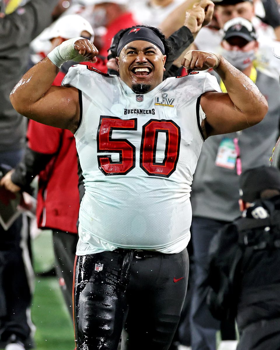 LiveRavenNation's tweet photo. Should the Ravens trade for Vita Vea? 

He recently requested a trade from the Buccaneers. 👀 https://t.co/4ON8DELodu
