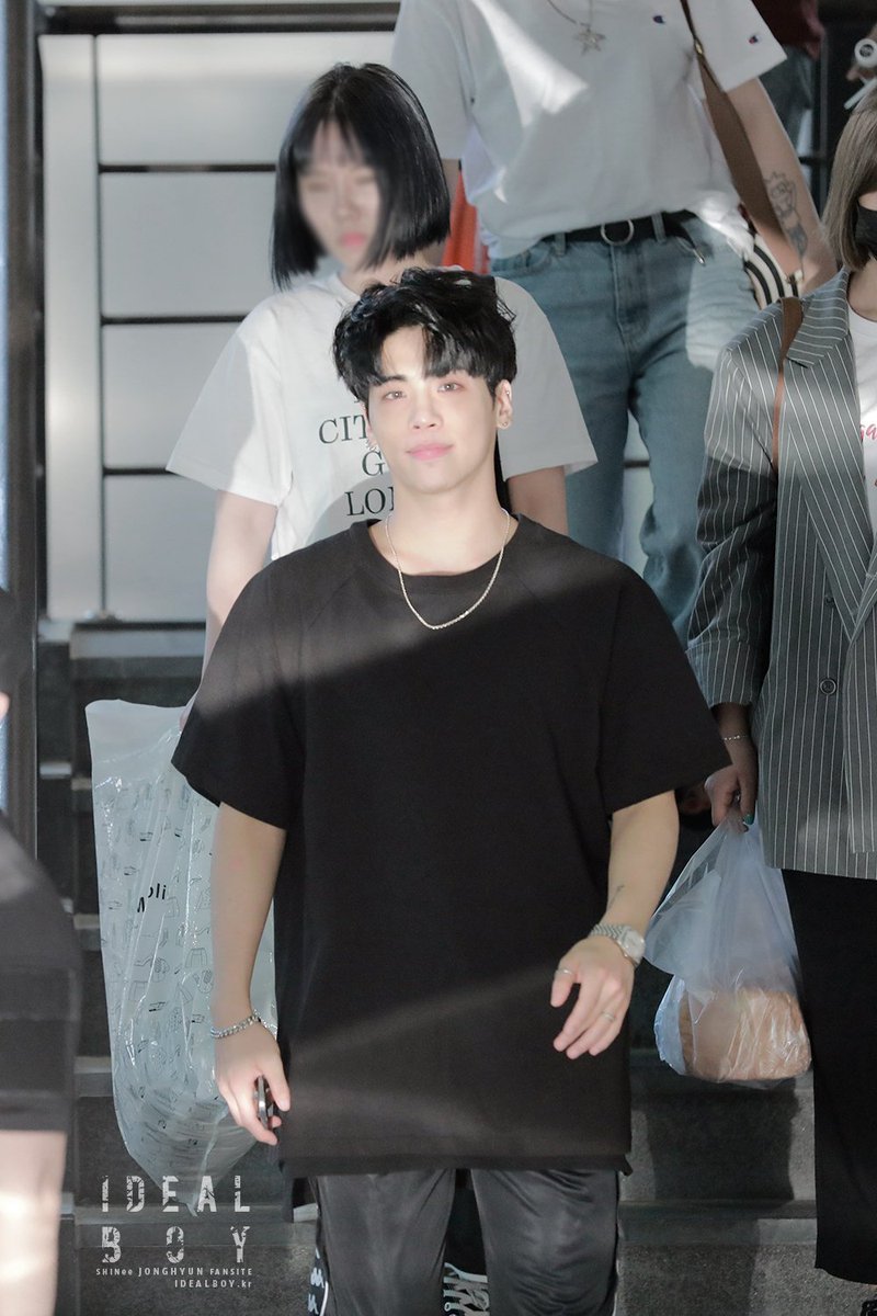 hourlyjonghyun's tweet photo. ✨️🤍 #Jonghyun #종현 @SHINee https://t.co/GBIBTM019t