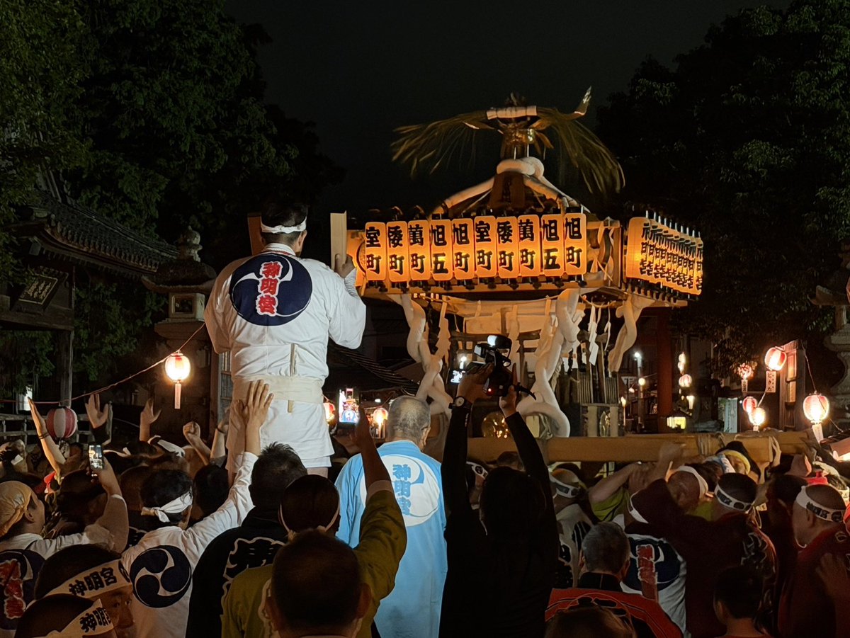 tochigioisesama's tweet photo. 遅くなりましたが日曜日、無事に今年の神幸祭をお納めいたしました。

今年は悪天候の予報で大変な渡御が予想されましたが、少し降ったものの大雨は栃木の街を避けてくれたため、涼しい中での渡御という形で御神輿が戻ってまいりました。

氏子と担ぎ手のみなさま、お疲れ様でした。

#神明宮 #神社 https://t.co/ebBd0ibkea