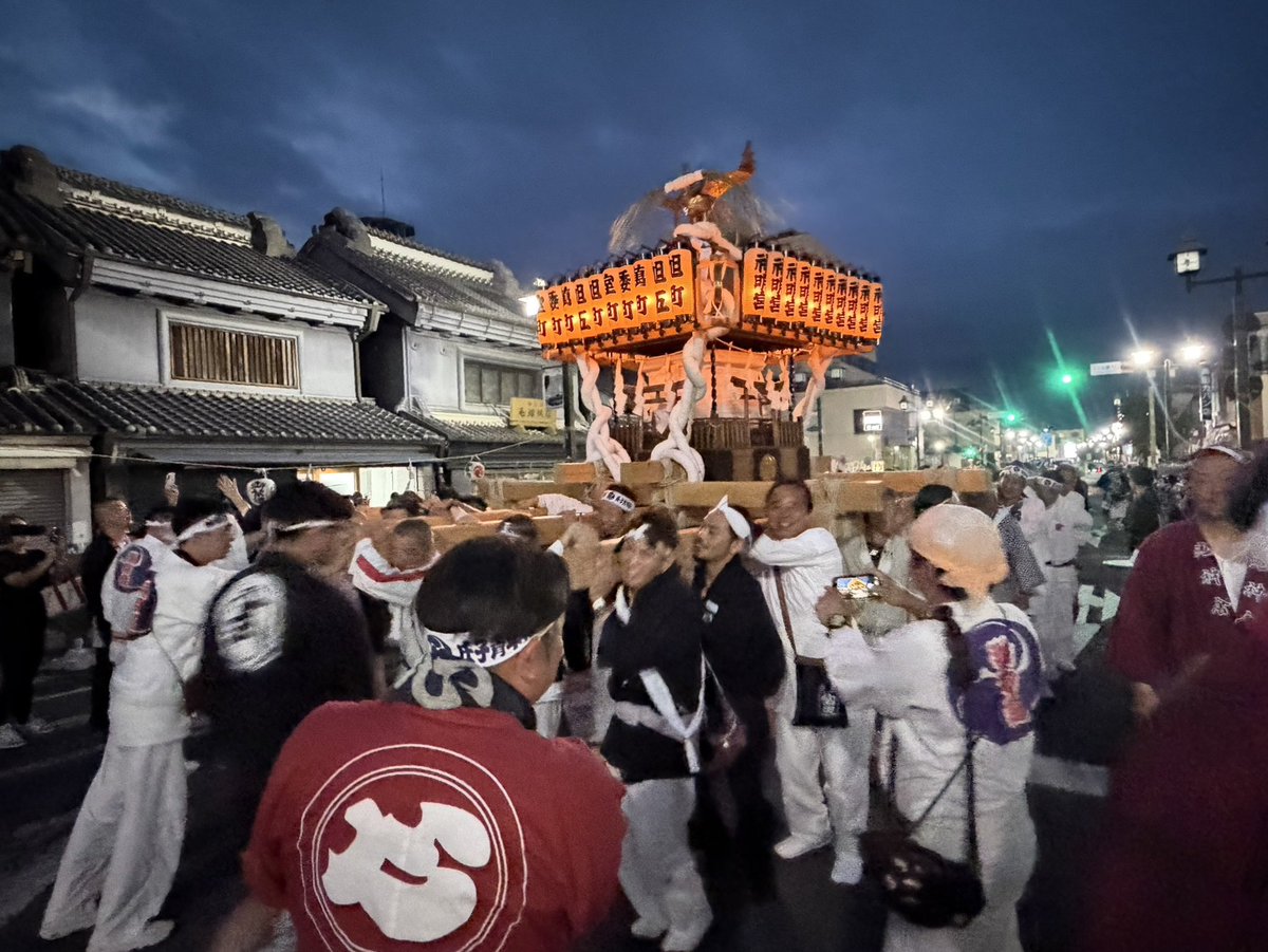 tochigioisesama's tweet photo. 遅くなりましたが日曜日、無事に今年の神幸祭をお納めいたしました。

今年は悪天候の予報で大変な渡御が予想されましたが、少し降ったものの大雨は栃木の街を避けてくれたため、涼しい中での渡御という形で御神輿が戻ってまいりました。

氏子と担ぎ手のみなさま、お疲れ様でした。

#神明宮 #神社 https://t.co/ebBd0ibkea