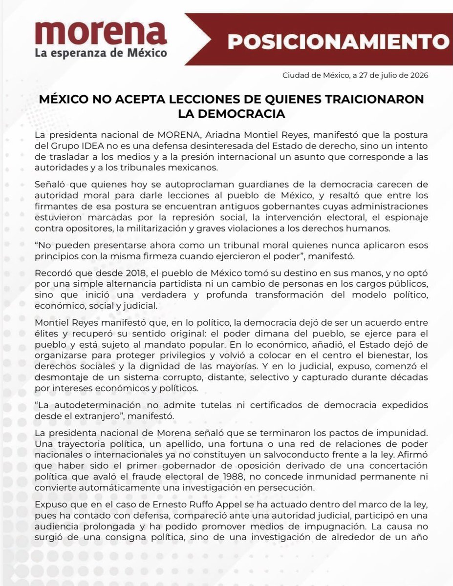 PartidoMorenaMx's tweet photo. 📌📰 El CEN de Morena comparte el siguiente posicionamiento:

México no acepta lecciones de quienes traicionaron la democracia

La presidenta nacional de MORENA, Ariadna Montiel Reyes, manifestó que la postura del Grupo IDEA no es una defensa desinteresada del Estado de derecho, sino un intento de trasladar a los medios y a la presión internacional un asunto que corresponde a las autoridades y a los tribunales mexicanos.