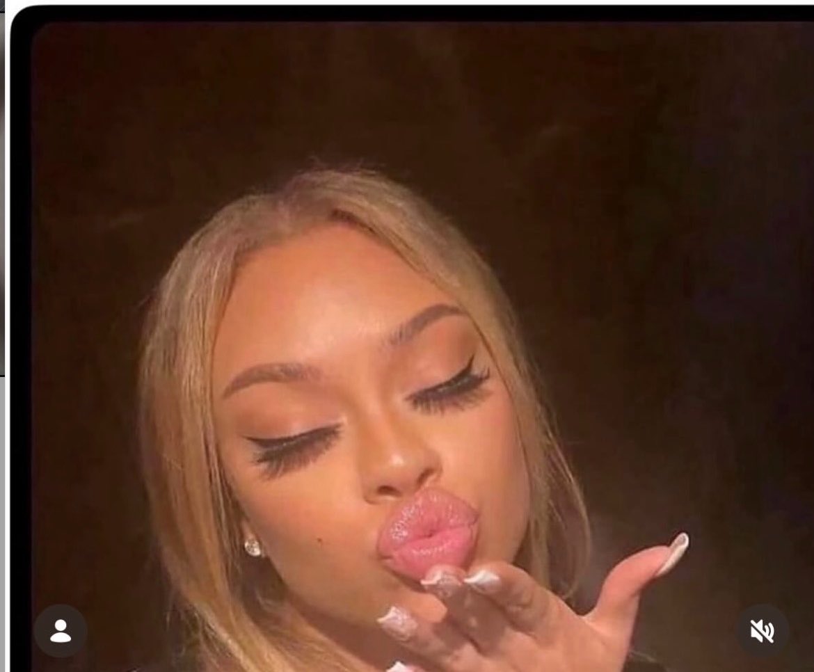 PositiveAuraB's tweet photo. absolutely nobody:

me letting you go and letting you do what you want 😙 https://t.co/lip6BM3vhl