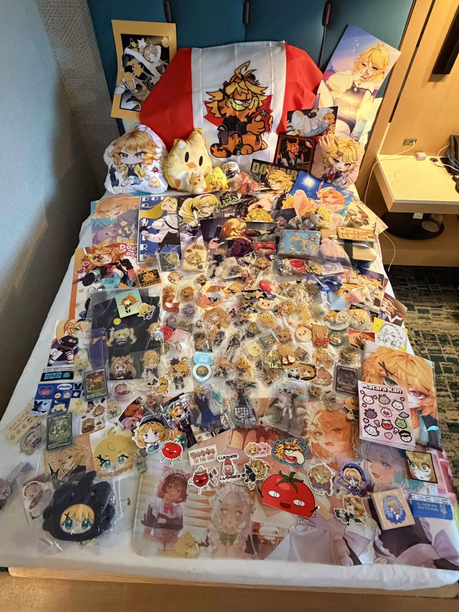 dokibird's tweet photo. The packed week is finally over and here’s to another giant merch haul at offkai for my doki shrine !! Thank you as always to the artists for drawing me and creating lots of doki merch for my collection!! I hope everyone had fun at the convention and safe travels back home https://t.co/tndHL1RhTk
