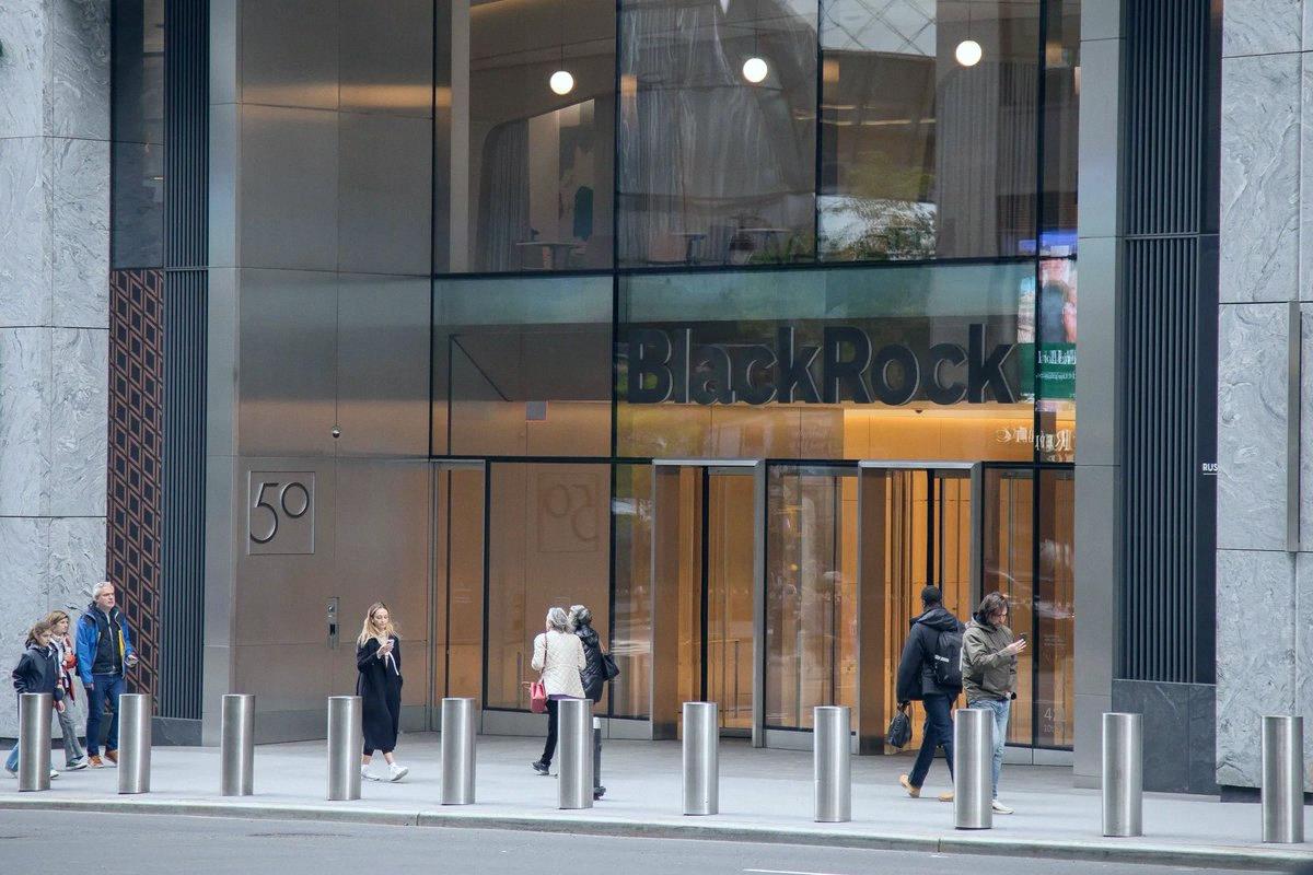 yamarabbits's tweet photo. BlackRock just closed a $12.5 billion bond deal for Meta’s Texas data center project. The 2048 notes priced at a 2.875% yield premium over 10-year Treasuries — pretty wild. https://t.co/BKNohsffPH