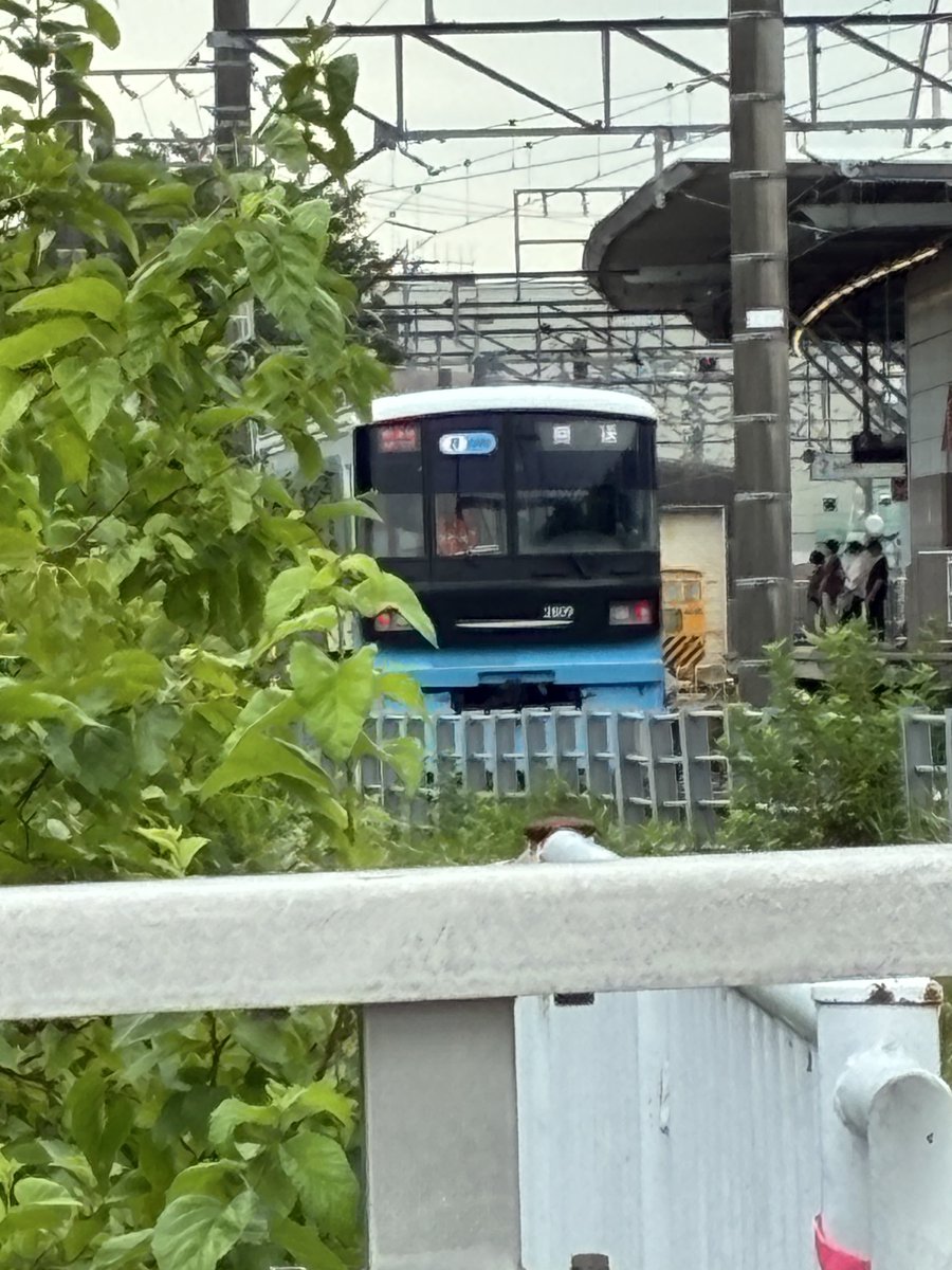 TuriTuribit's tweet photo. こどもの国線恩田駅に見た事のない車両が😳なんだろう⁉️ https://t.co/3At1HGDJJ9