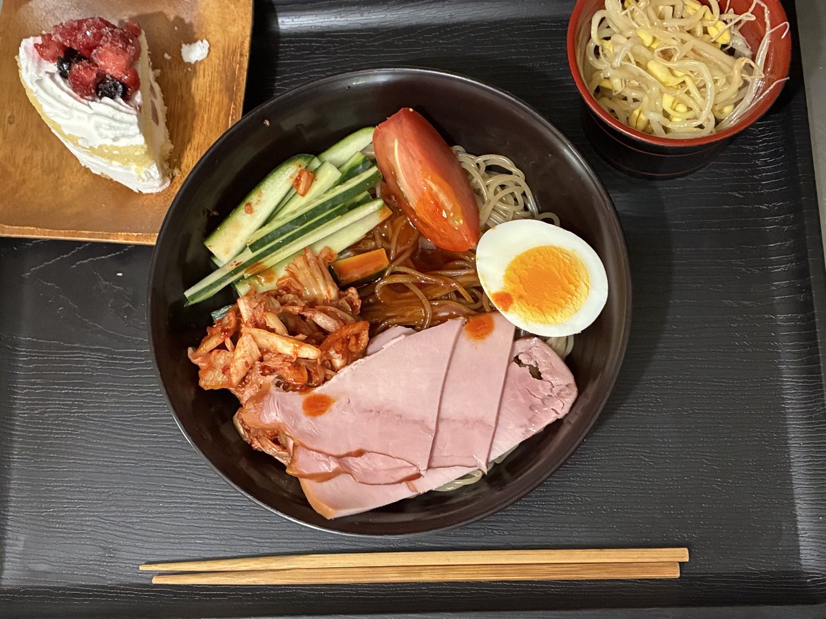 nekopath_12's tweet photo. おはようございます。本日のネコパス昼食は、ビビン麺です。明日は茄子とピーマンの味噌しぎの予定です。 https://t.co/POQEk2AMWE