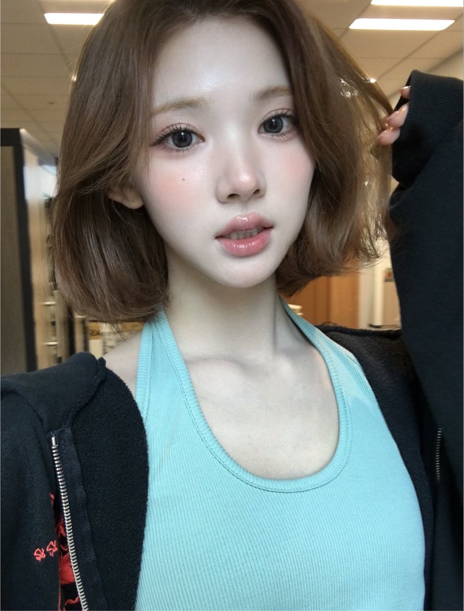 picscjiwoo's tweet photo. FACE CARD. FACE BANK. FACE ECONOMY. https://t.co/0JU4cPh8tL