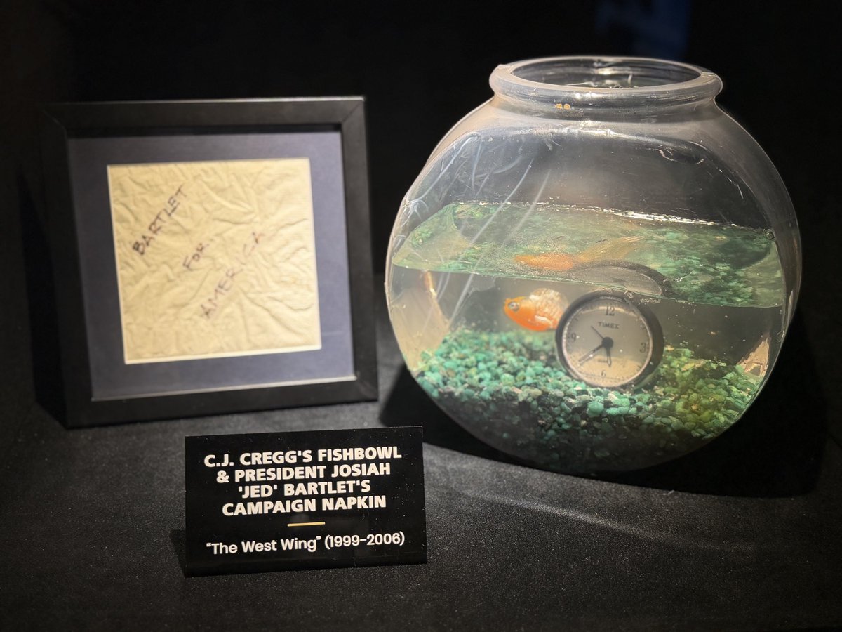 OnlyInterject's tweet photo. I met Gail the Goldfish today! #TheWestWing #WBStudioTour https://t.co/jVgALUpFzW