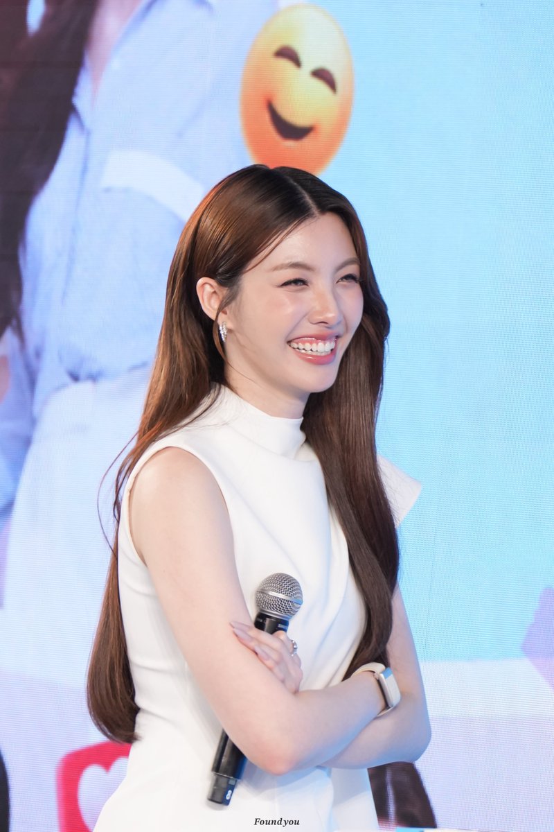 namepchy's tweet photo. ชอบรอยยิ้มของยัยเด็กจิ๋วมากๆนะ https://t.co/AtB3FWyjHf