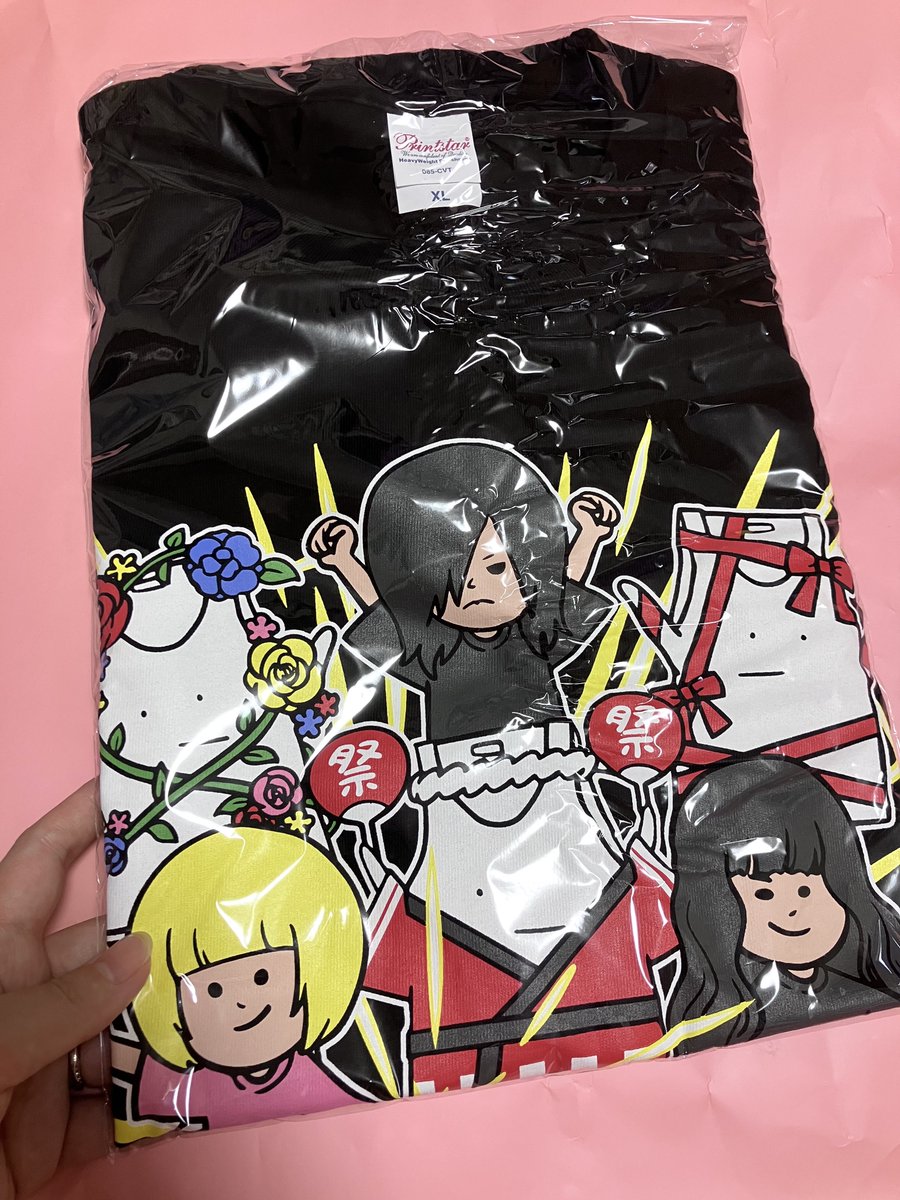 dolly_riz's tweet photo. 予約していたヤバTのアルバムちゃんとフラゲ日に到着✨
タワレコで予約したので店舗特典は魔法少女みたいで可愛いタンクトップくんシール💕
完全生産限定版のTシャツはワチャの湯の時に来て行こうかな🥰
#マジタン https://t.co/oT2soeLEMV
