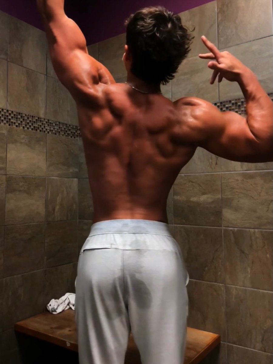 ruben8496's tweet photo. Sniff those poppers deeper, you worthless muscle-obsessed fag. My superior body owns your broken mind while you leak and beg. Total humiliation. 💪🏻💰🖤
#MuscleMaster #PopperFag #Pit 
#gooner #gaygooner #gooning #chastitycage #chastitysub #alpha https://t.co/wFFwNT8Jjb